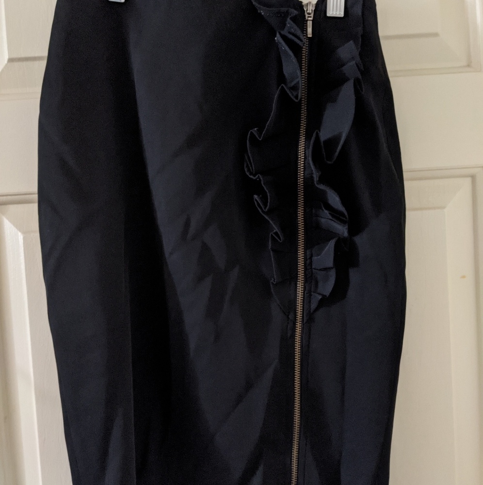 $14/2 Banana Republic ruffle pencil skirt